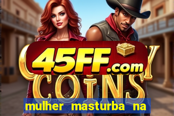 mulher masturba na quina da cama